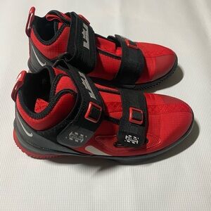 Nike LeBron Soldier University SFG 13 Red/White/Black Size 5.5 Youth